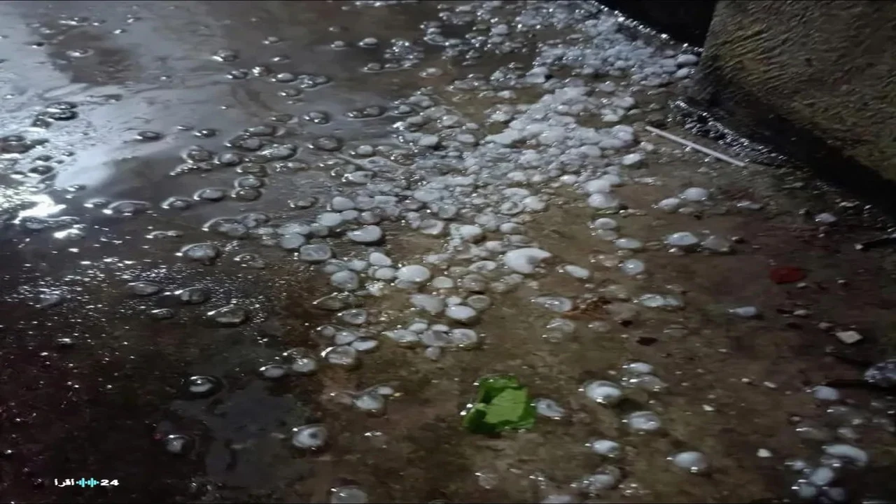 عواصف برد تضرب مناطق متعددة في شمال البلاد وتتسبب في أضرار متفرقة